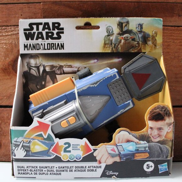 Star Wars The Mandalorian Dual Attack Gauntlet Blaster Lights & Sounds Toy Ages - Picture 1 of 5